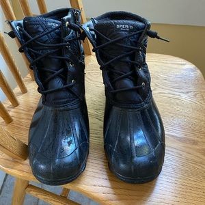 Sperry size 11 black quilted duck boot